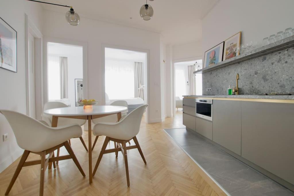 Premium Apartment By Hi - Central 2 Bedroom - Best View Budapeşte Dış mekan fotoğraf