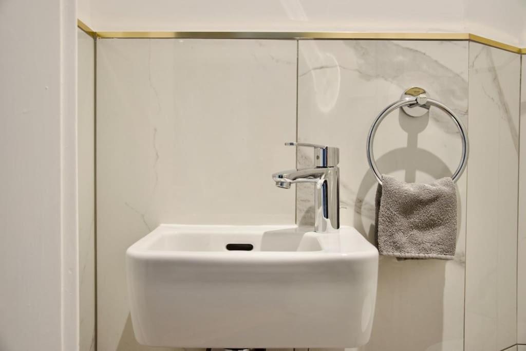 Premium Apartment By Hi - Central 2 Bedroom - Best View Budapeşte Dış mekan fotoğraf