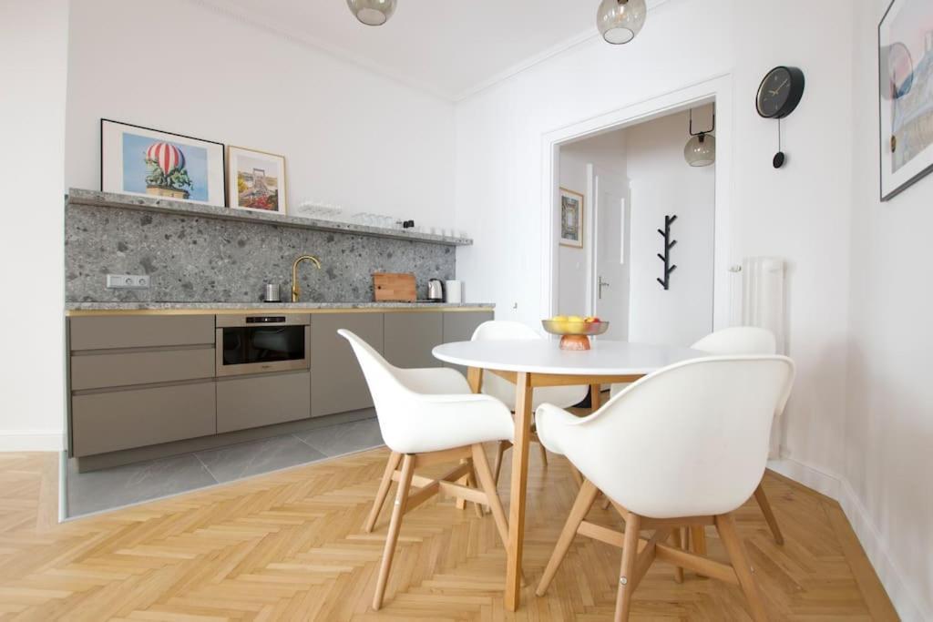 Premium Apartment By Hi - Central 2 Bedroom - Best View Budapeşte Dış mekan fotoğraf